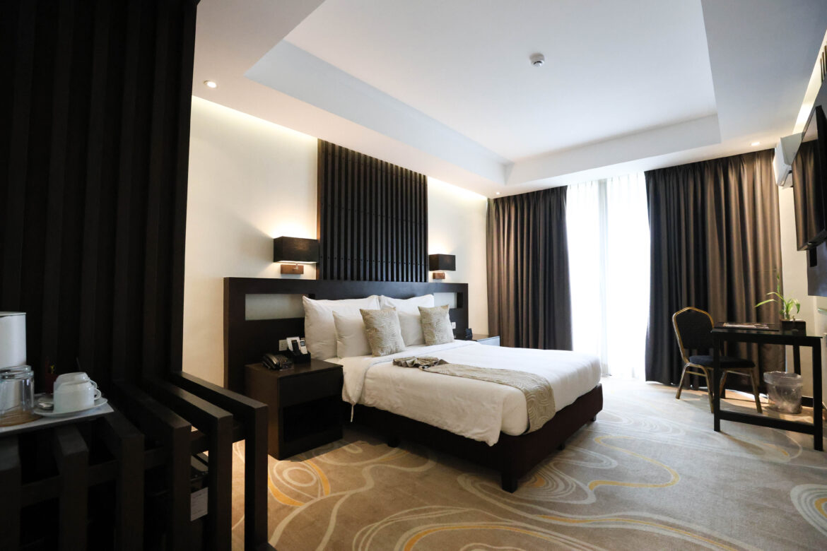 Deluxe Queen / Twin – City View